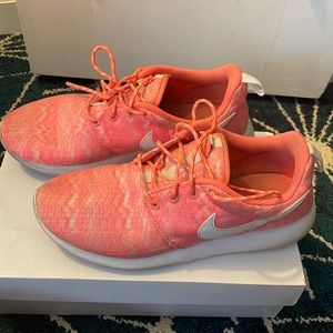 Womens Nike roshe runs